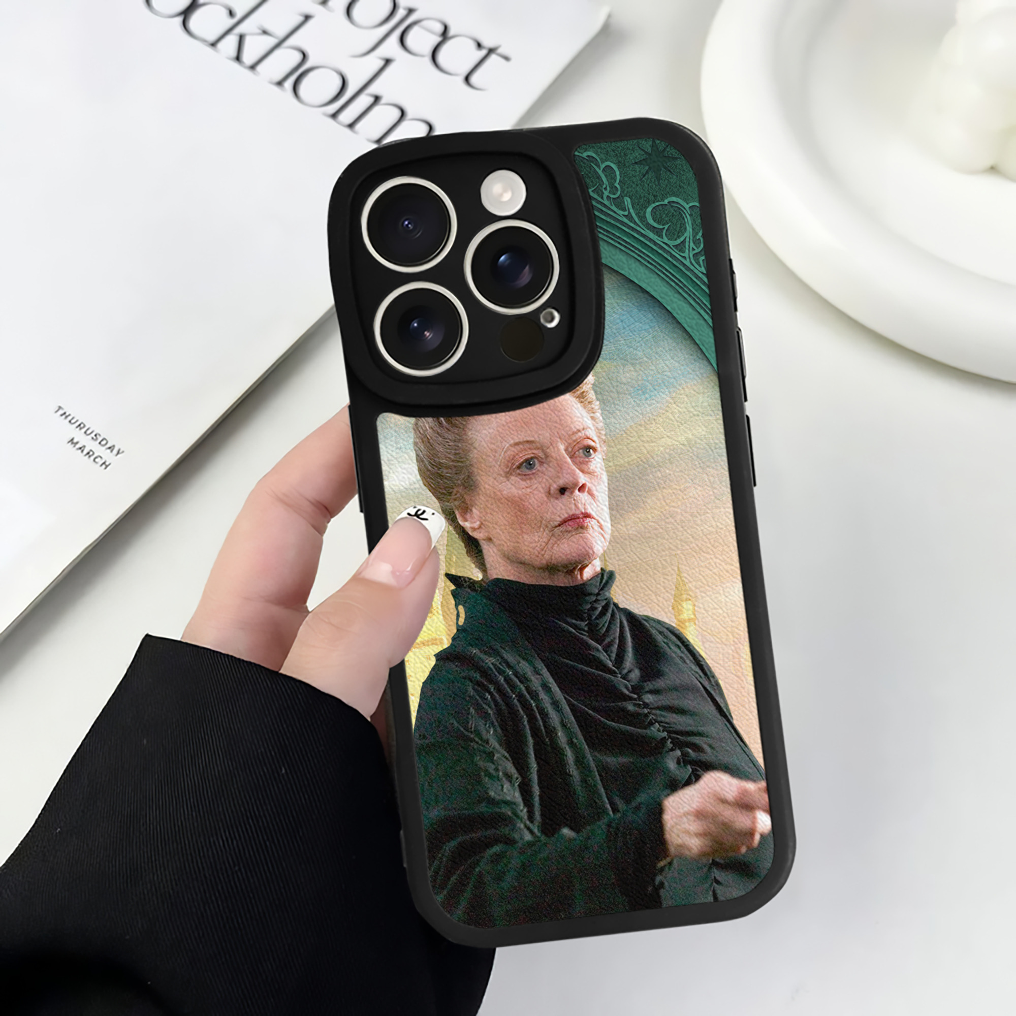 （画像用） Harry Potter ハリー・ポッターシリーズ 【iPhone 16シリーズ対応】シリコンスマホケース（レザー調） 材質：シリコン